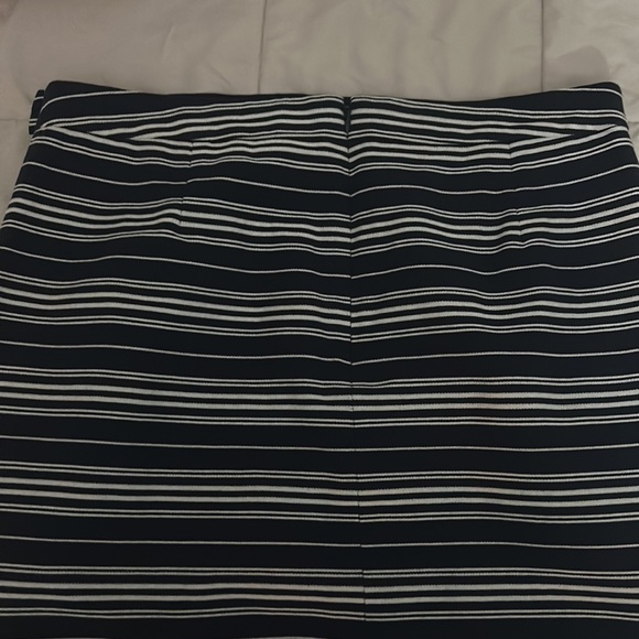 Loft Skirt - Picture 3 of 3